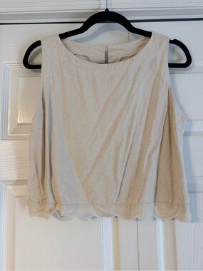 Women’s Cream Scallop Hem Sleeveless Top
